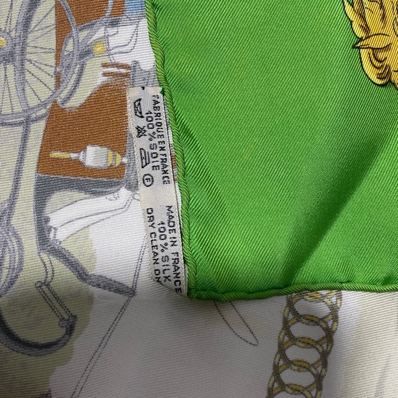 Authentic HERMES "LA PROMENADE DE LONGCHAMPS" Green 100% Silk Scarf - Picture 9 of 13